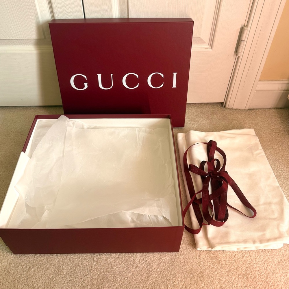 Authentic Gucci Large Burgundy Empty Gift Box w/ 2 Dust Bags, Paper 15x13x5.5”